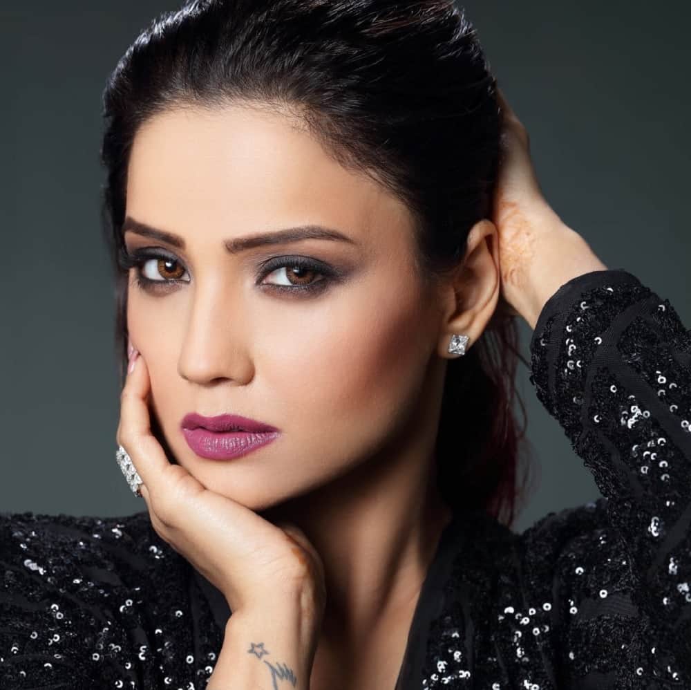 naagin actress adaa khan becomes the recent victim of debit card fraud