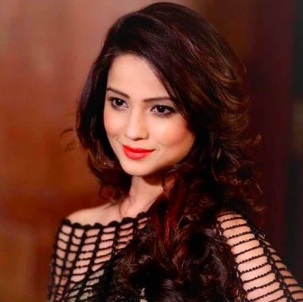 naagin actress adaa khan becomes the recent victim of debit card fraud