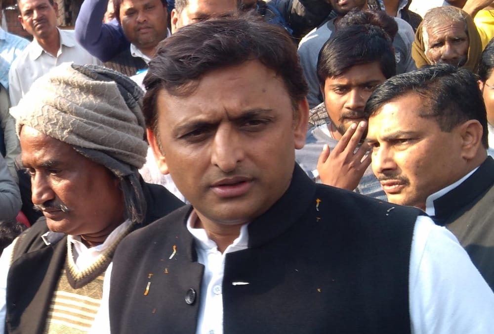 akhilesh yadav statement on robbery in kakori.