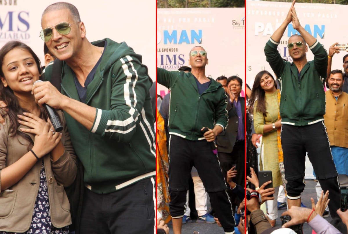 akshay kumar reached delhi university to promote padman