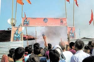 Fire in two camps, five tents of ashes