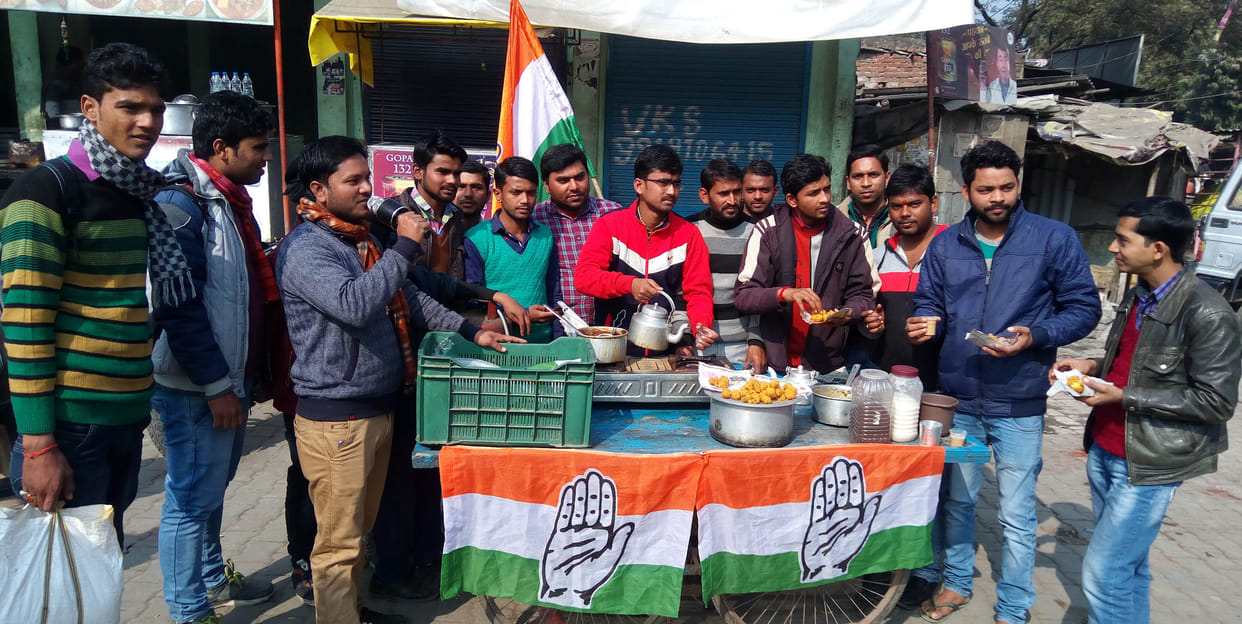 Congressmen protested by selling tea and pakoda