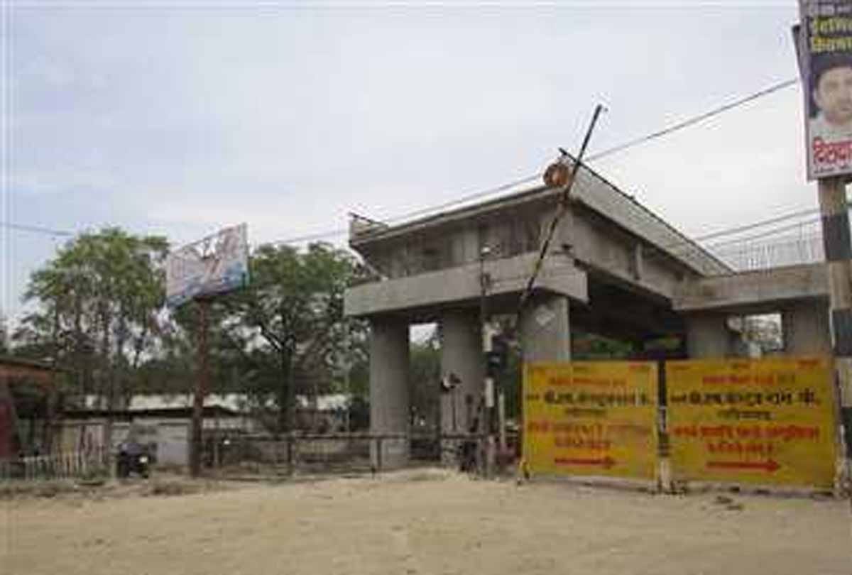 minister scolded officials for not being overbridge complete