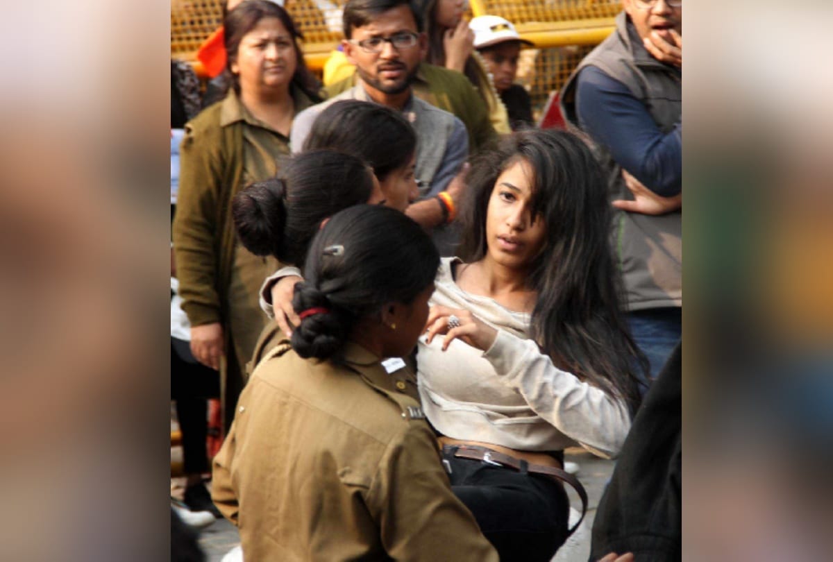 akshay kumar reached delhi university to promote padman