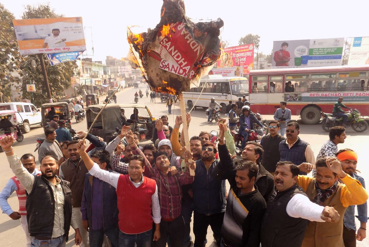 Blow the effigy of director of the Padmavat