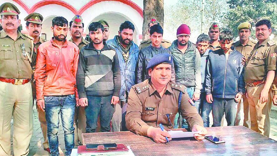 police attackers arrested in agra 