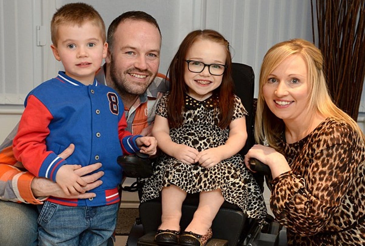tiniest woman of britain telling about everyday pain and struggle