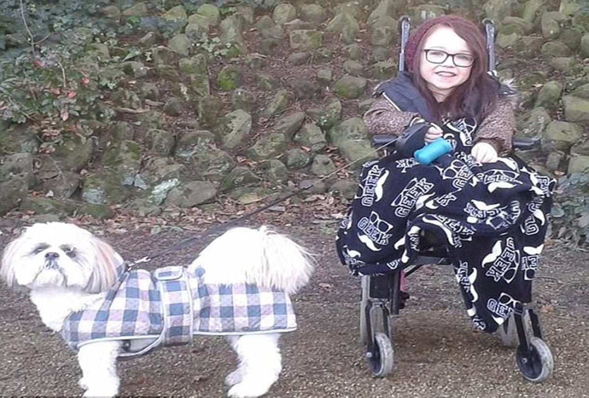 tiniest woman of britain telling about everyday pain and struggle