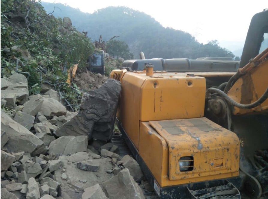 Tanakpur Pithoragarh National Highway Closed due to debris