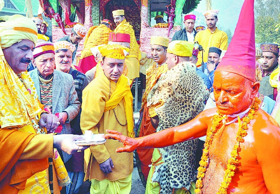 कुल्लू में चालीस दिन पहले हुआ होली का आगाज