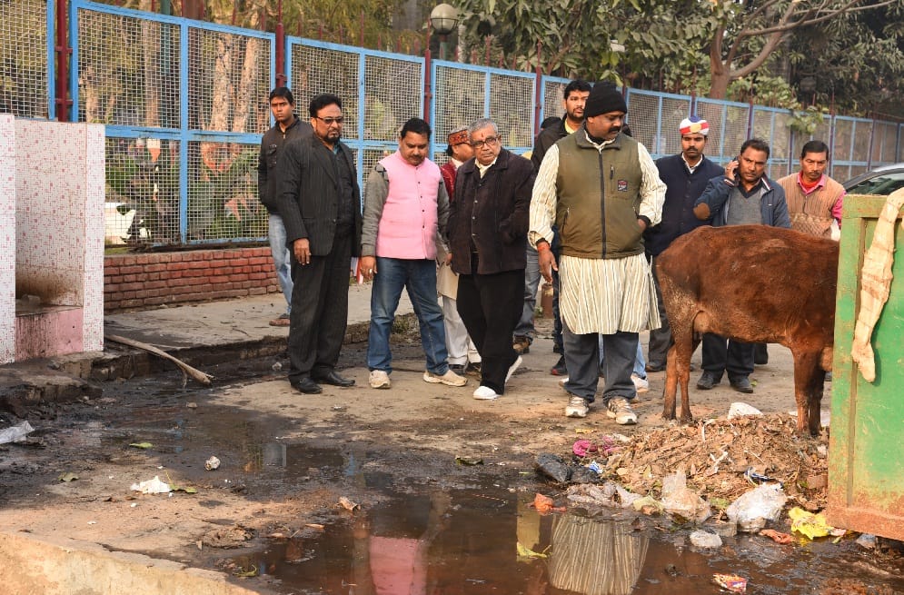 गंदगी मिलने पर भड़के मेयर, दी चेतावनी