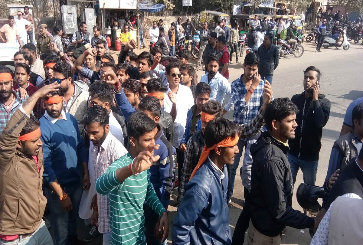 MNS assures protect the screening, crew, while Karni Sena continues its protests against Padmaavat
