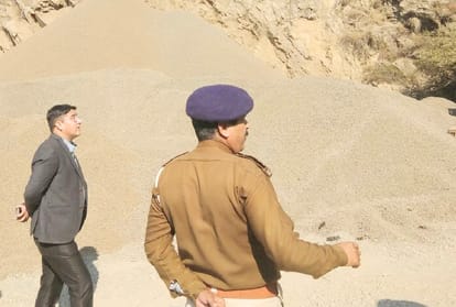 The crusher of the brother of IAS running without documents
