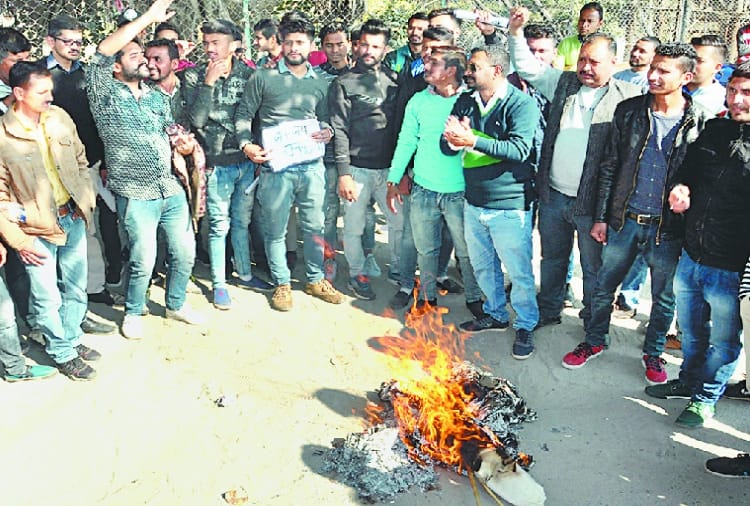 protest against padmavat movie at nahan hp