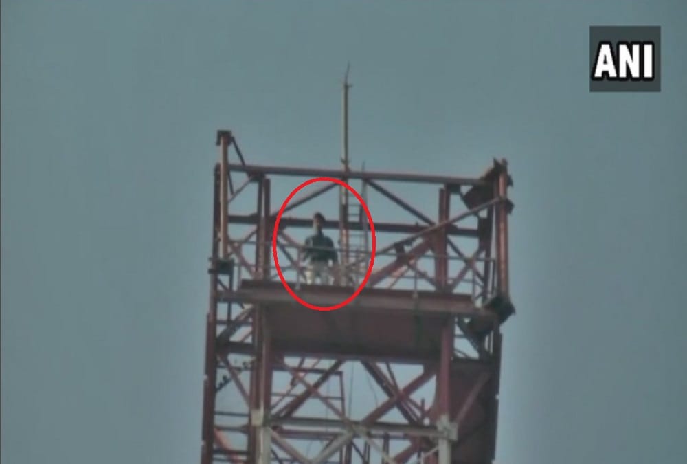 padmavat rajasthan bhilwara a rajput man climbed bsnl tower 