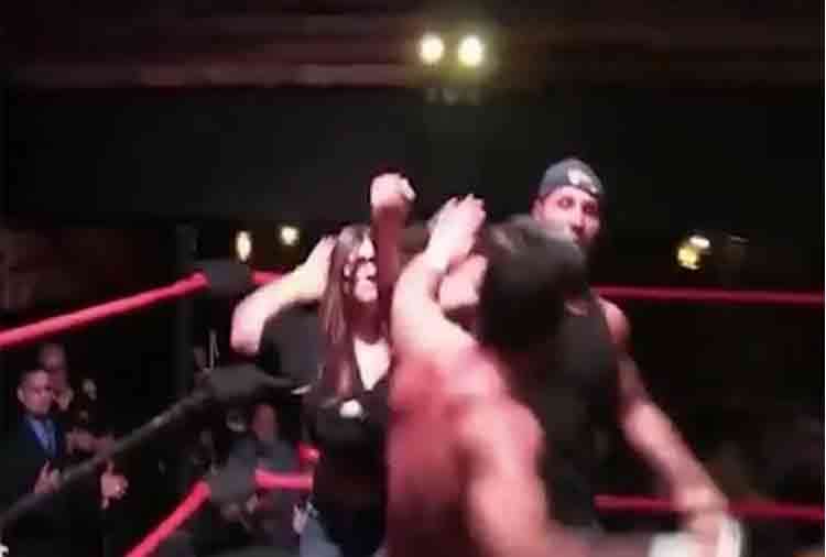 porn star mia khalifa steps into wrestling ring wrestler gives bad expressions