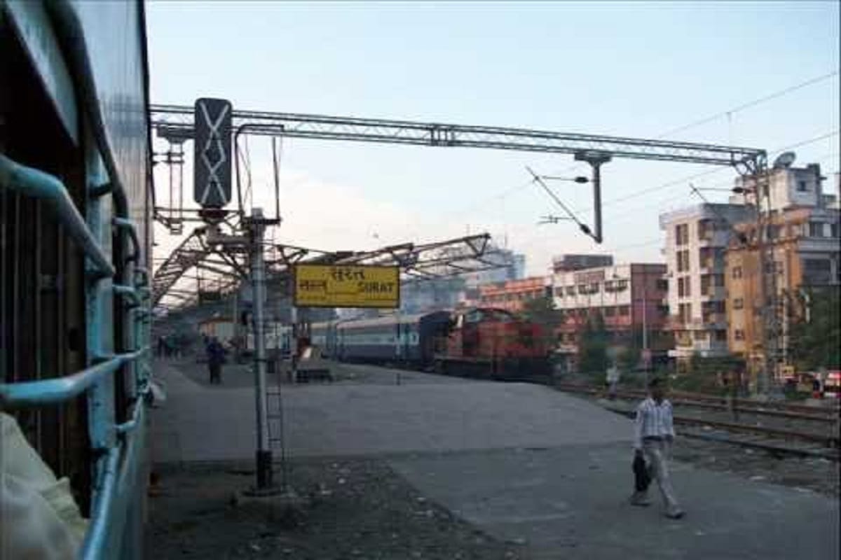 railways plan to install cctv camera in all trains and station by 2020