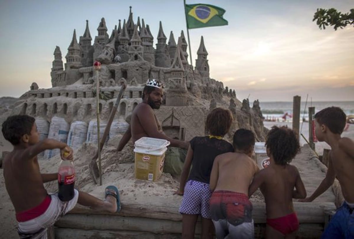 brazil sand king marcio live in castle from last 22 years