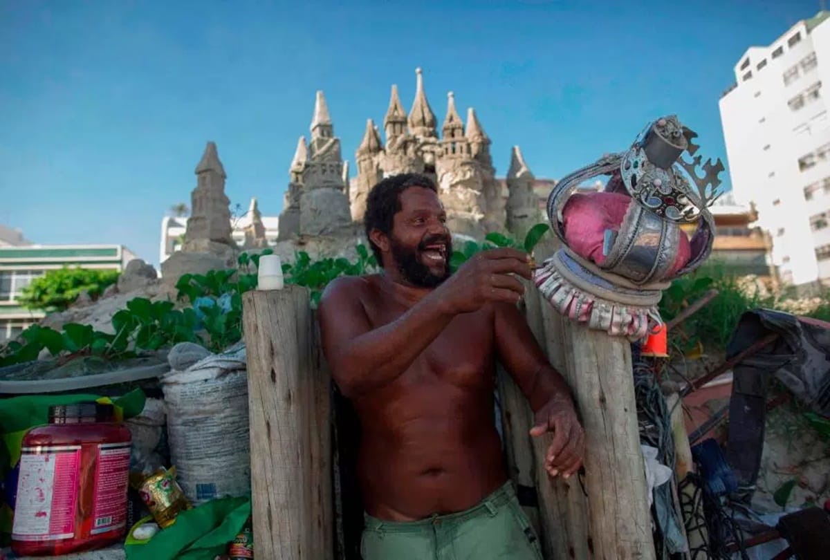 brazil sand king marcio live in castle from last 22 years