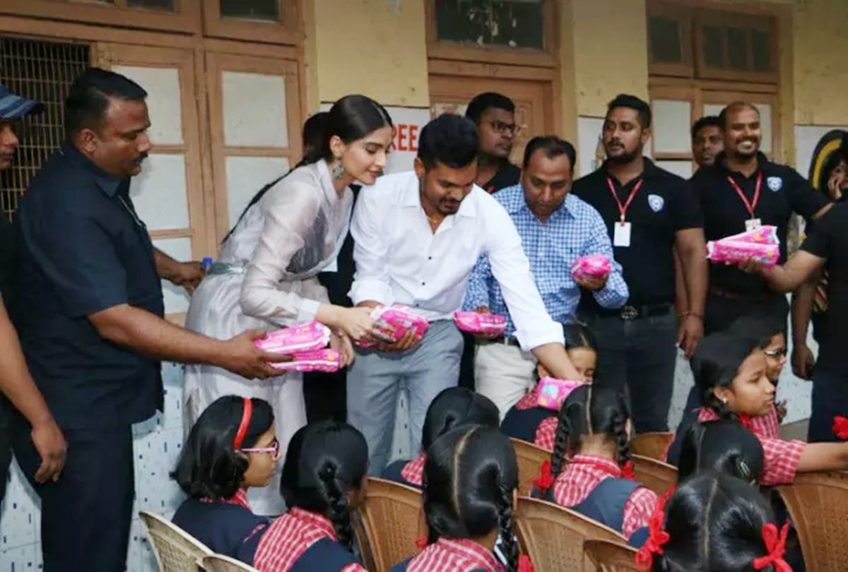 Sonam Kapoor asking 400 rupees contribution to buy sanitary napkins through video 