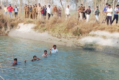 Car fall in canal, one died and three missing, sonipat news