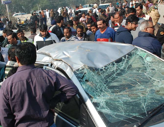 Car fall in canal, one died and four is missing