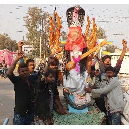 जयकारे के बीच मां वाग्देवी की प्रतिमा पहुंची पंडालों में