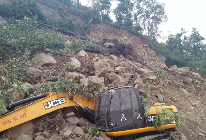 Many passengers stranded in Tanakpur