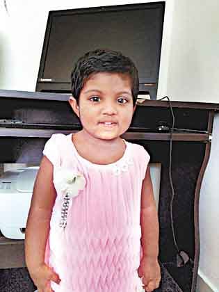 kajal will play in elizabeth's lap