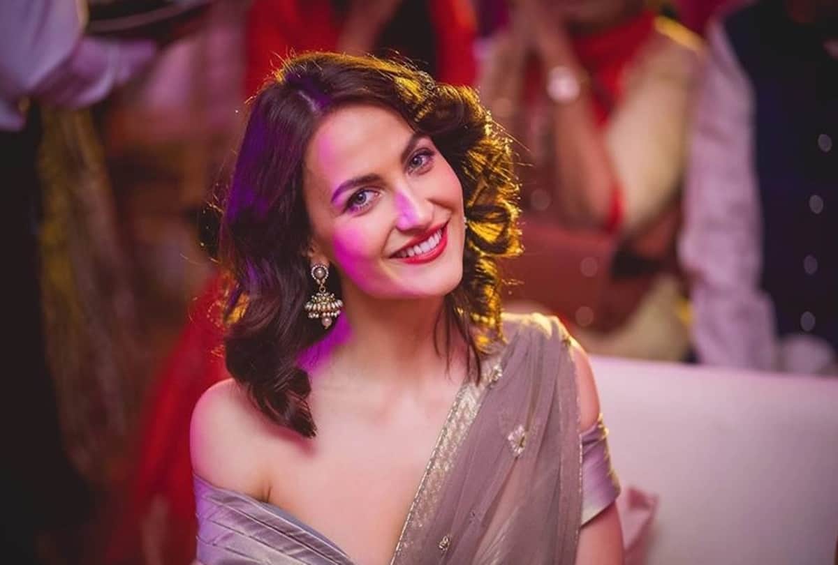 elli avrram shared a picture on instagram fan says hardik pandya is lucky
