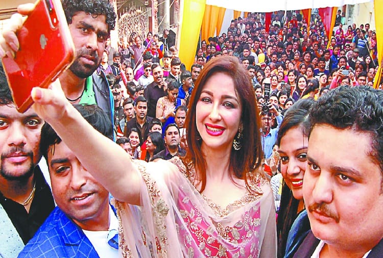 'Bhabhi ji ghar par hai', Gori Mam came to Meerut, see photos