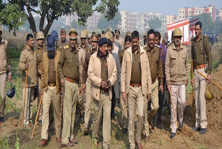MDA team on throw stones, police beat farmers, see photos