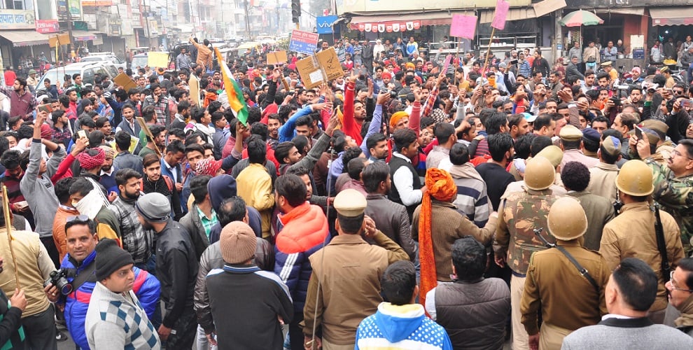 फिल्म पद्मावत का विरोध करते लोग (फाइल फोटो)