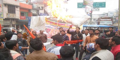 'Padmavat' film opposes everywhere in West UP, reward of 1 lakh for setting fire on cinema hall