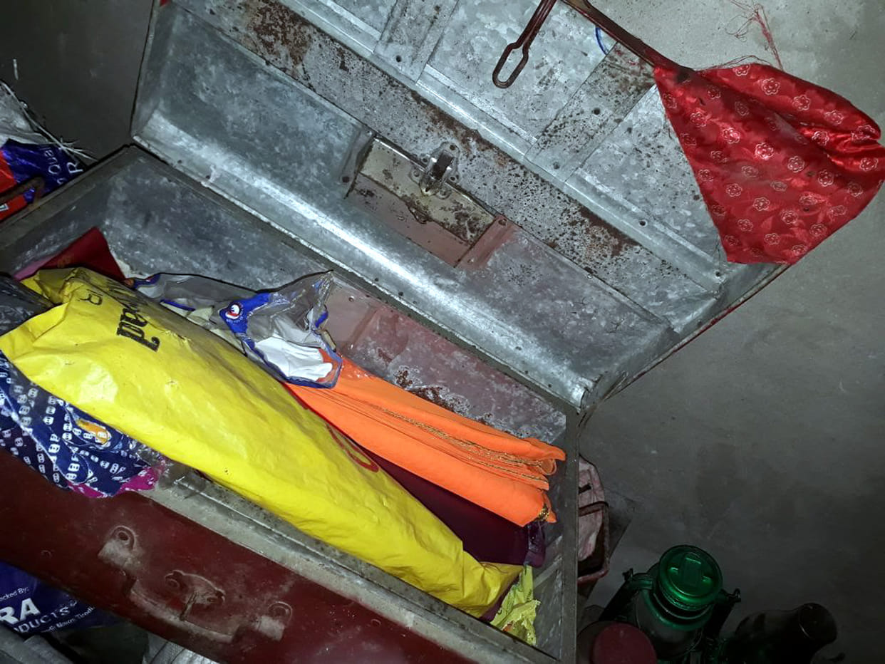 चार घरों से तीन लाख से अधिक की चोरी