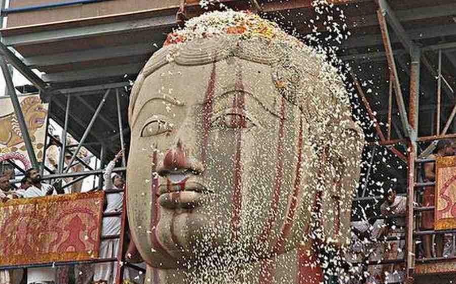 More Than Ten Thousand Devotees join god bahubali  Mahamastakabhisheka