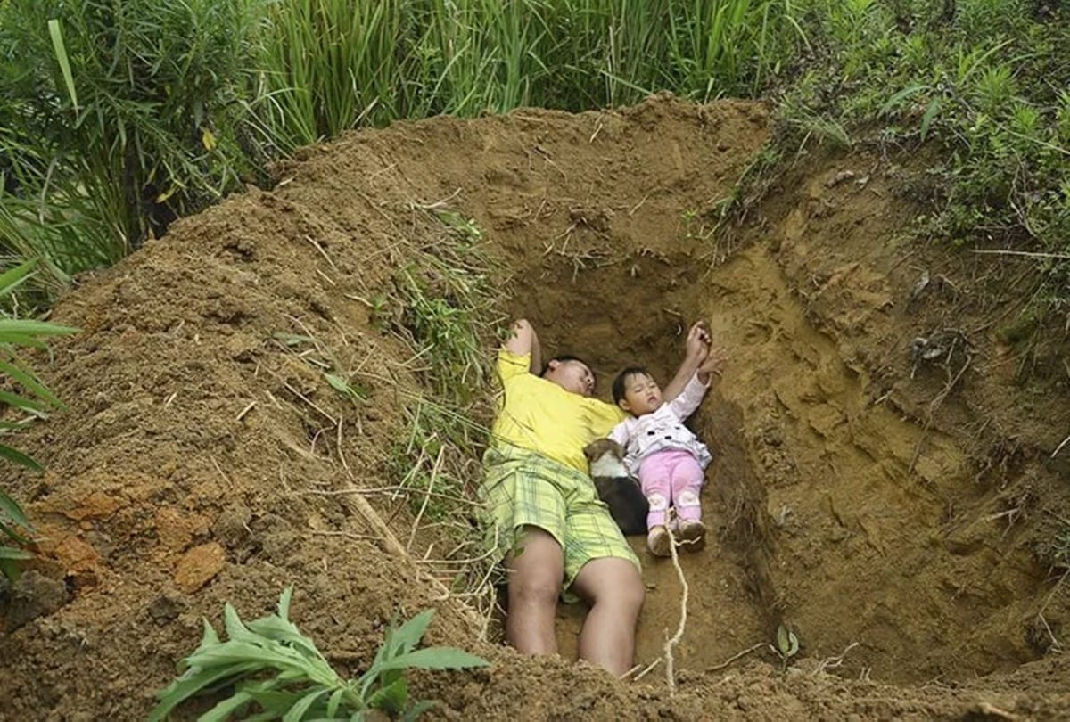 Pictures being viral of A Man who sleeps with his ill daughter in the grave everyday