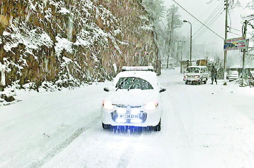 कहीं राहत तो कहीं आफत की बारिश-बर्फबारी