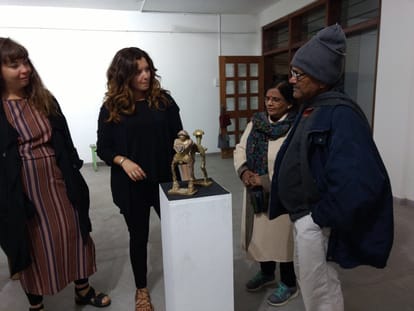 facebook help a daughters to meet her father Sculpture