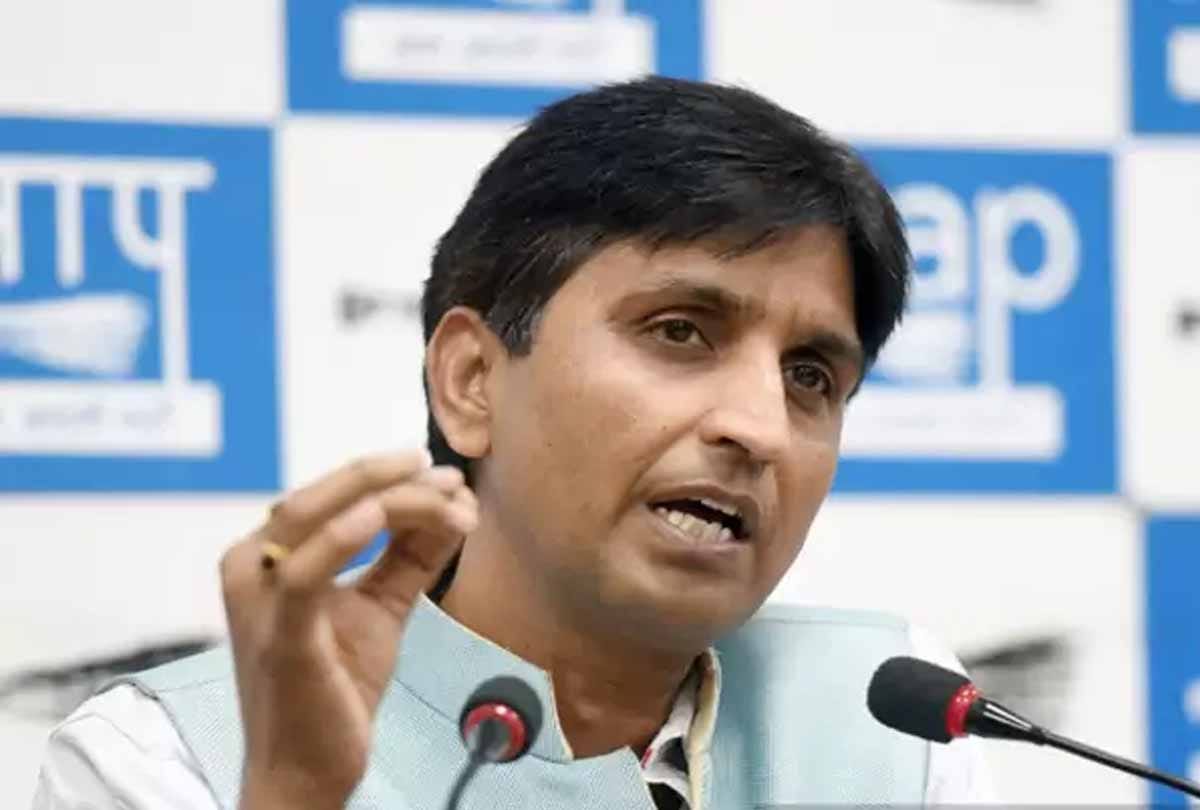 kumar vishwas statement about shivpal singh