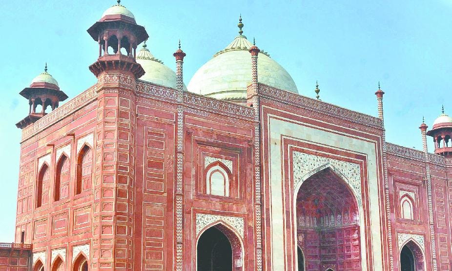 agra royal mosque has no loudspeaker for azan 