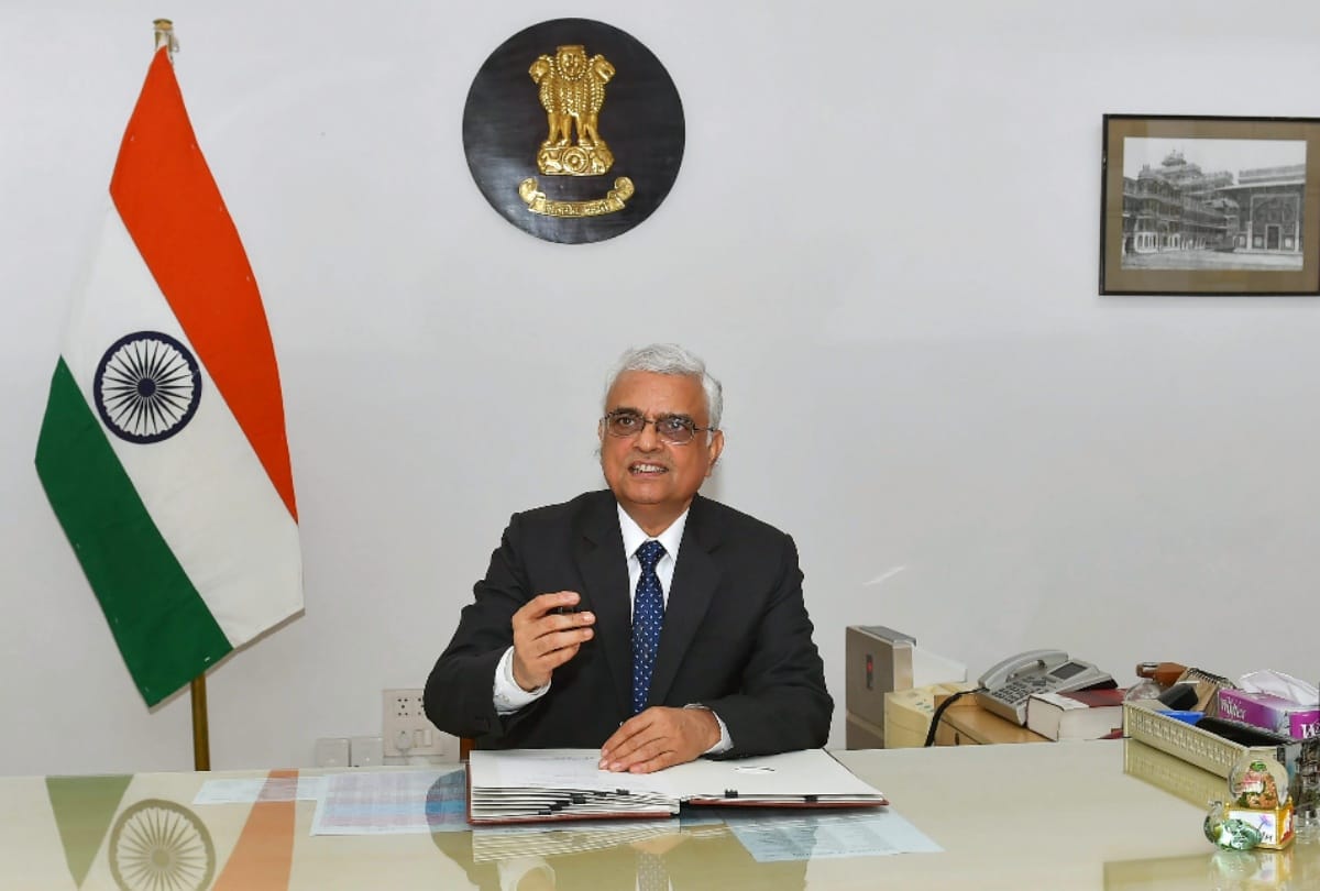 new cec o p rawat said about 20 aap disqualified mla's