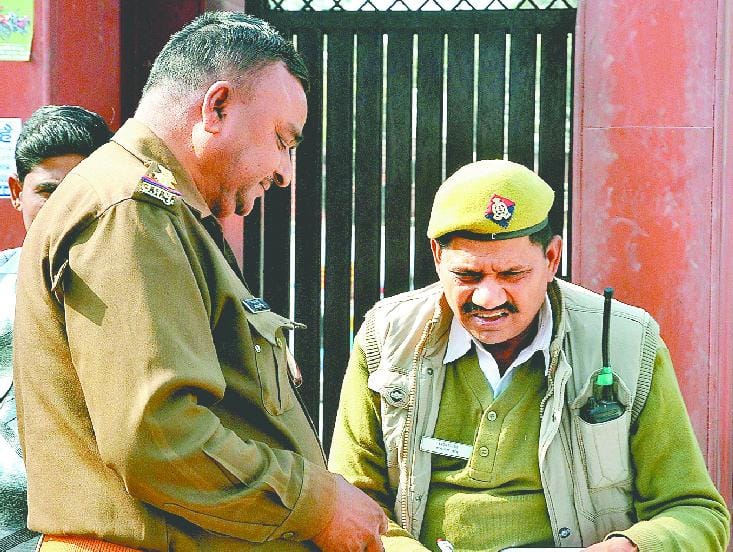 traffic police vehicles checked in agra 