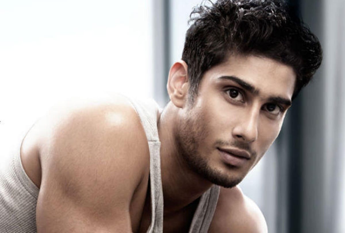 Prateik babbar gets engaged with gilfriend sanya sagar