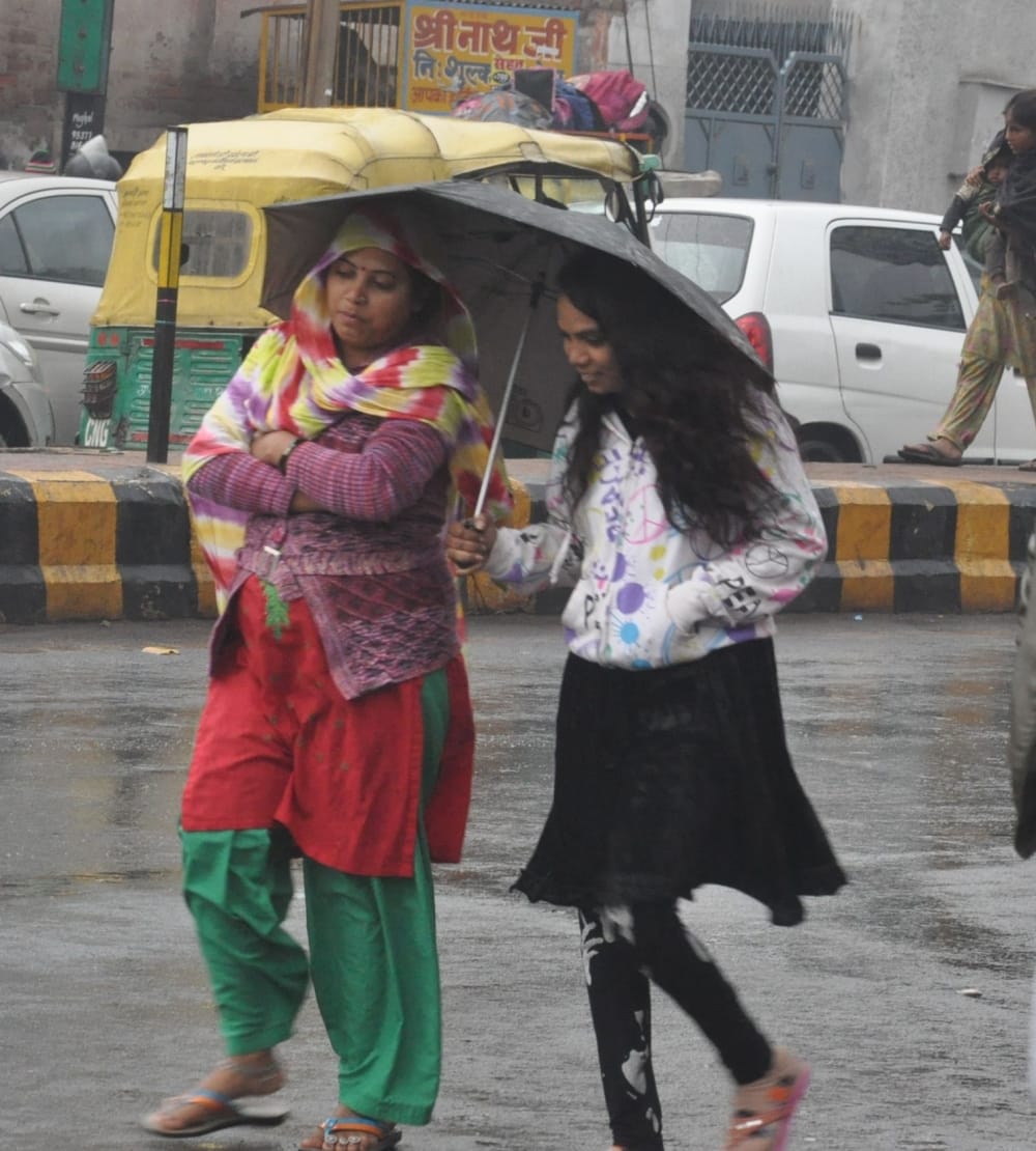 rain in agra caused cold weather 