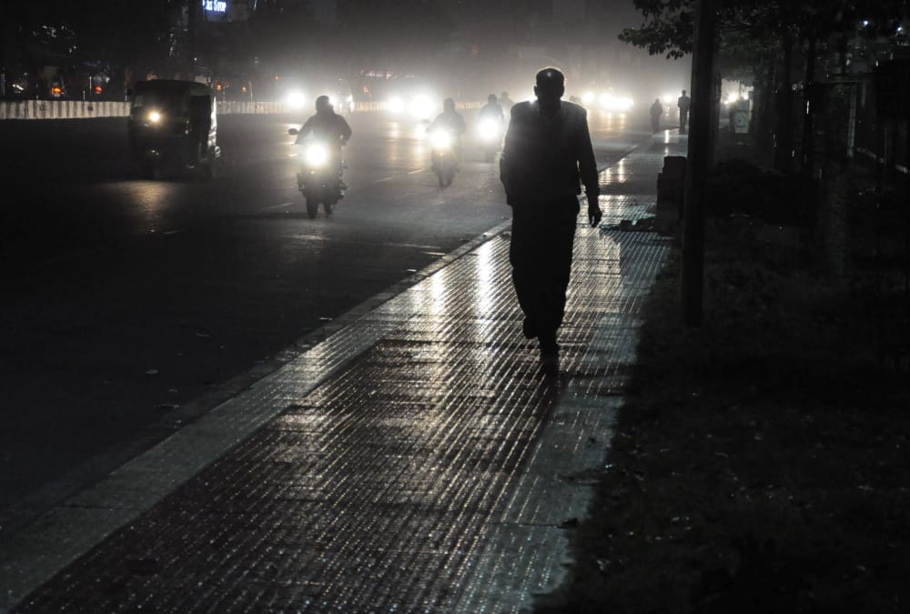 pics of rain and wind in lucknow.