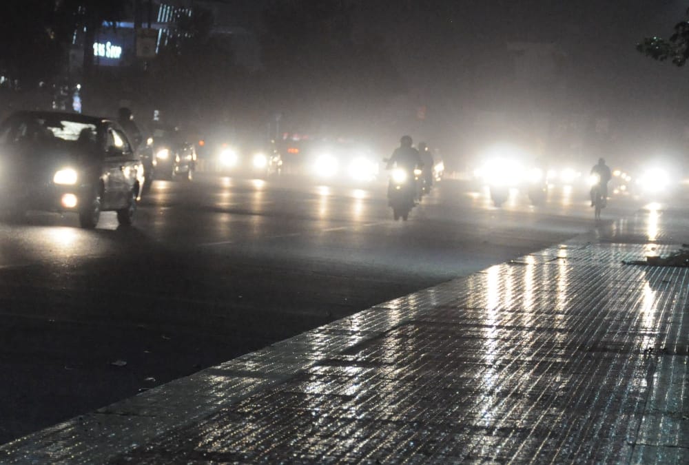 pics of rain and wind in lucknow.