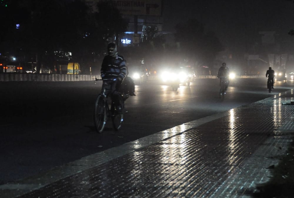 pics of rain and wind in lucknow.