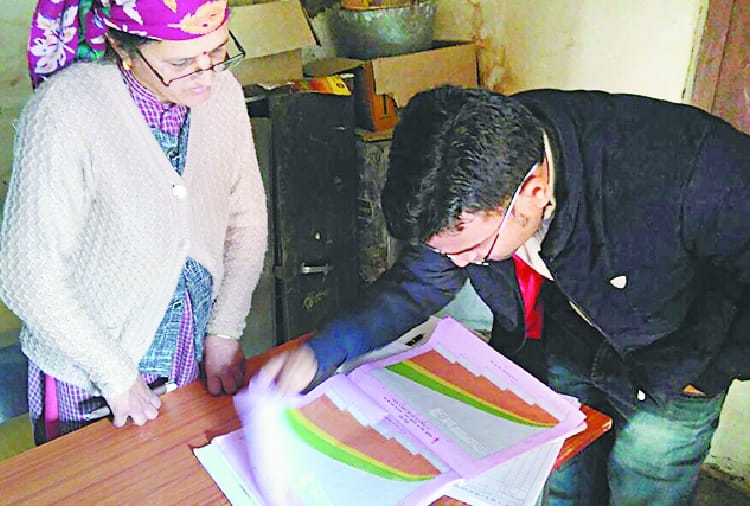 sdm rampur conduct surprise check at rampur bushahar