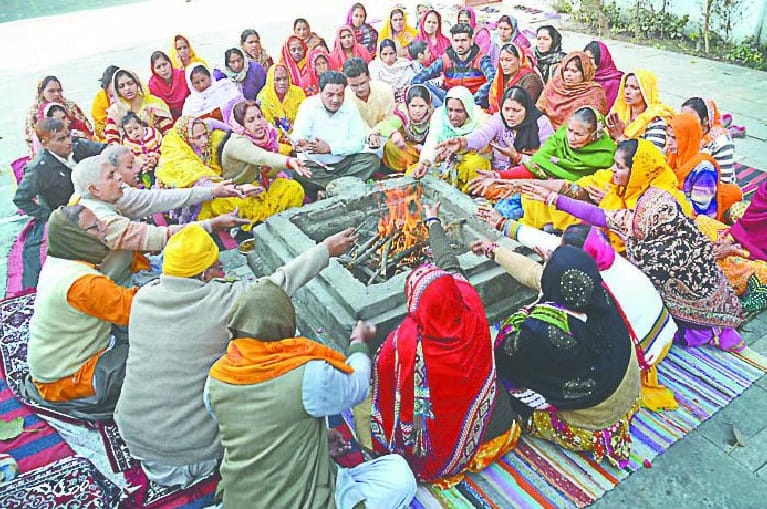 तीन दिवसीय गायत्री महायज्ञ और संस्कार महोत्सव शुरू
